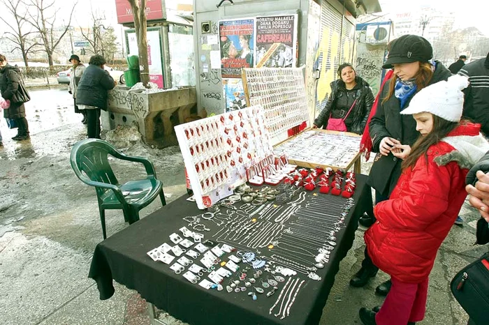 
    Pentru soţia sau iubita ta alege mici bijuterii din aur sau argint  