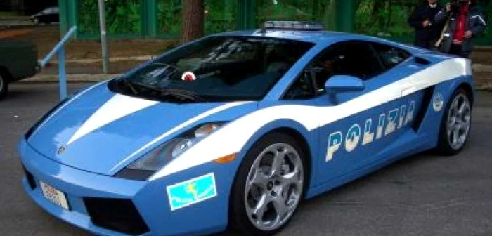 Poliţiştii italieni dau înapoi Ferrari-urile şi Porsche-urile