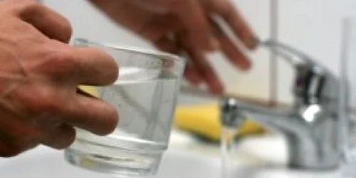 Bacău: Debit redus la robineții de apă rece