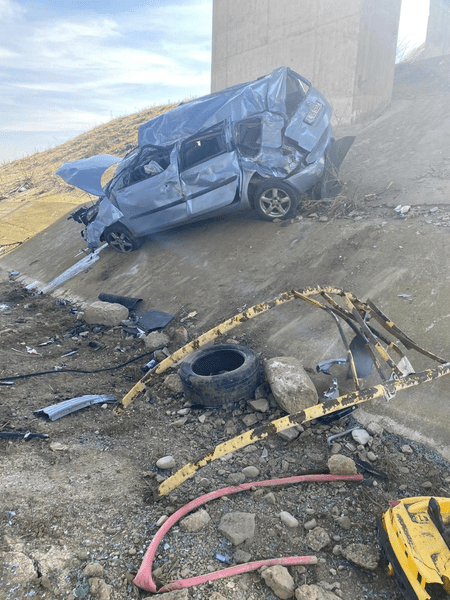Accident groaznic pe DN2. Doi pensionari au căzut cu mașina de pe pod într-un canal de irigații FOTO
