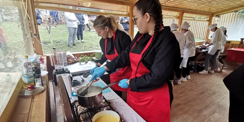 elevi in competitie gastronomica olt foto alina mitran (4) jpg