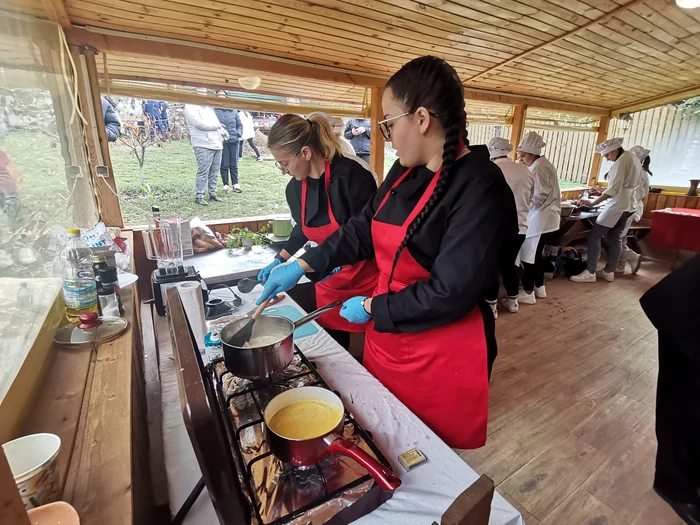 Elevii liceelor cu profil alimentație publică, în competiție FOTO: Alina Mitran