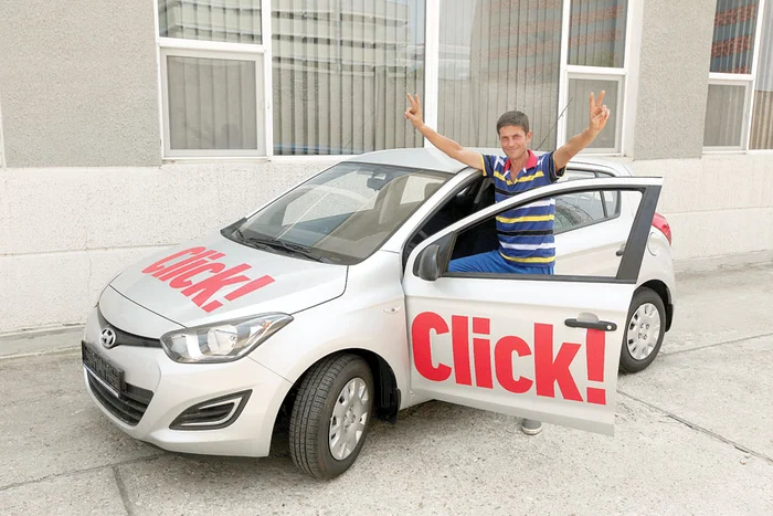 Constantin Lazăr i-a făcut cadou maşina câştigată, un Hyundai i20, băiatului săuFoto: Click!