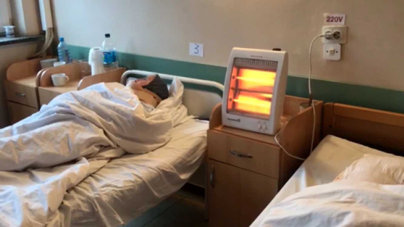 
    Muncitorii de la RADET au zilnic de reparat avarii  