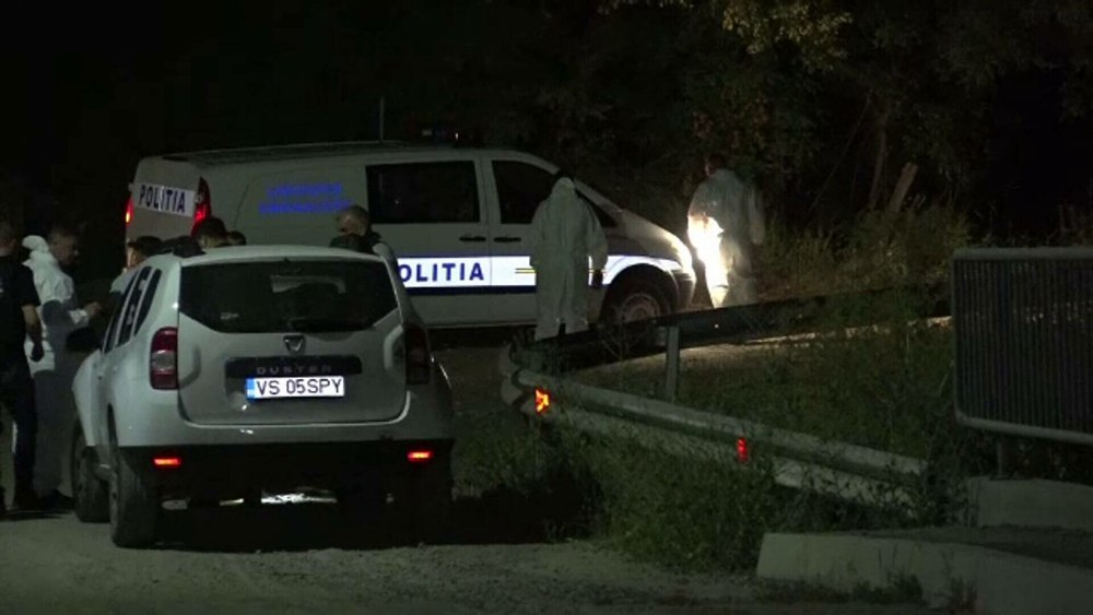 Locuitorii unui sat din Vaslui sunt îngroziţi: cadavrul unui bărbat, descoperit într-o valiză abandonată la marginea localităţii. Poliţiştii au un cerc de suspecţi