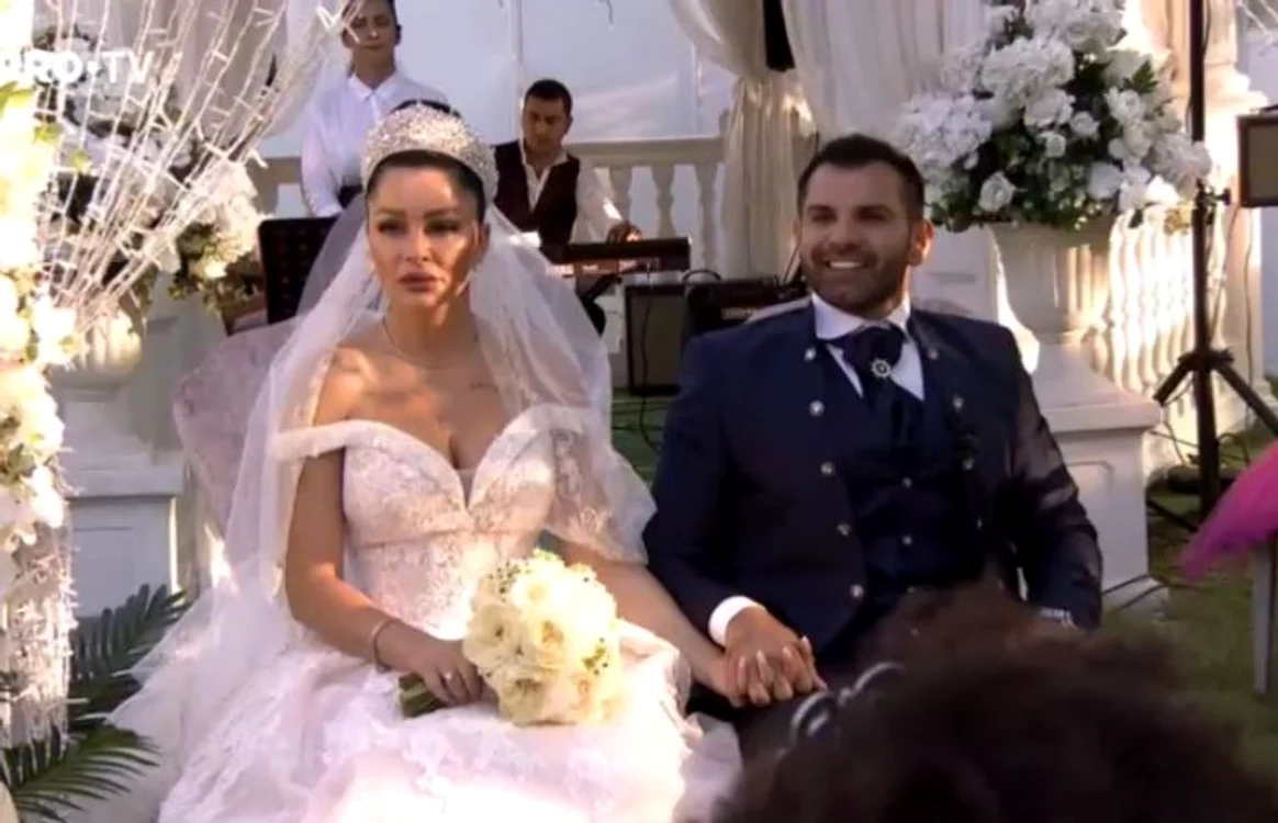 Brigitte și Florin Pastramă s-au ținut de mână pe tot parcursul ceremoniei religioase