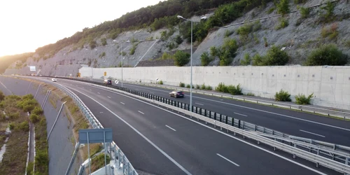 Autostrada Lugoj   Deva, dealul liliecilor din nou în șantier  Foto Daniel Guță ADEVĂRUL (2) JPG