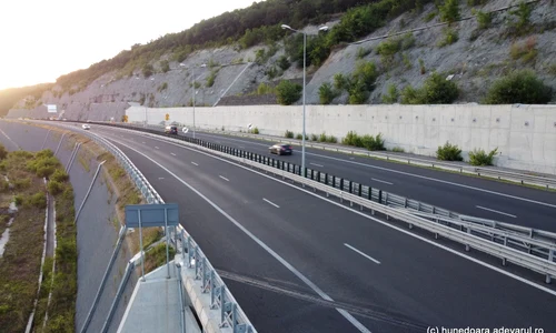 Autostrada Lugoj   Deva, dealul liliecilor din nou în șantier  Foto Daniel Guță ADEVĂRUL (2) JPG