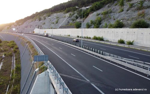 Autostrada Lugoj   Deva, dealul liliecilor din nou în șantier  Foto Daniel Guță ADEVĂRUL (2) JPG