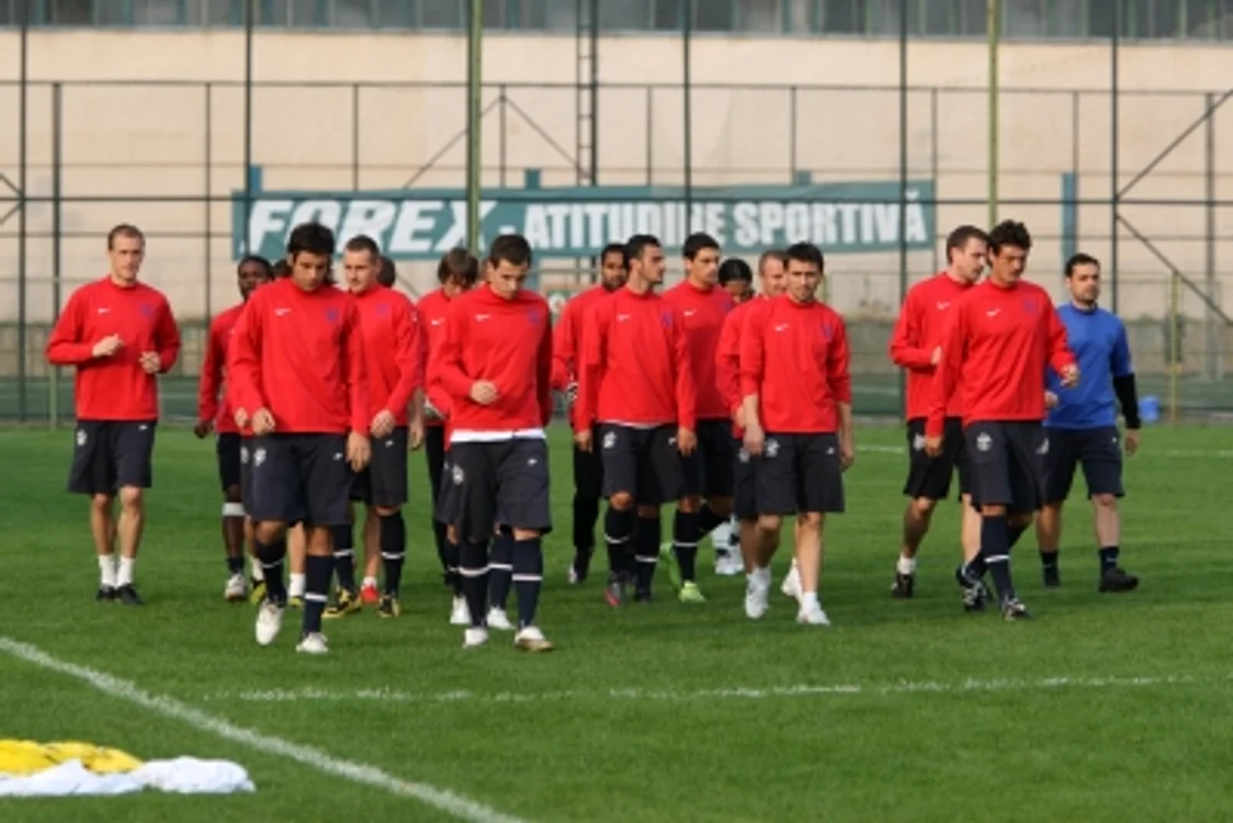 Braşov: Gigi Becali, contestat la antrenamentul Stelei de la Braşov VEZI FOTO