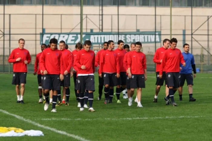 Braşov: Gigi Becali, contestat la antrenamentul Stelei de la Braşov VEZI FOTO