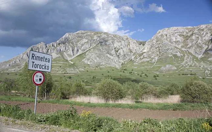 Femeia ar fi fost lovită de p stâncă pe Piatra Secuiului FOTO captură Google Maps