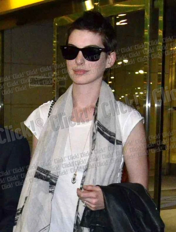 Anne Hathaway a slăbit şapte kilograme pentru rolul din «Mizerabilii». (Foto: SplashNews)