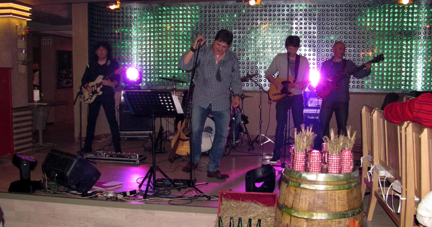 Concert Blue Motors, la inaugurarea berăriei