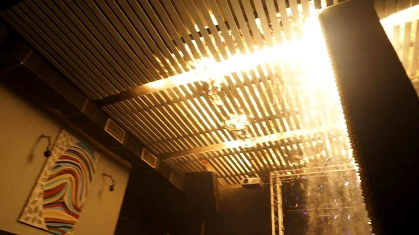 
    Imaginea surprinde începutul incendiului ucigaș din clubul Colectivfoto: Publica.md  