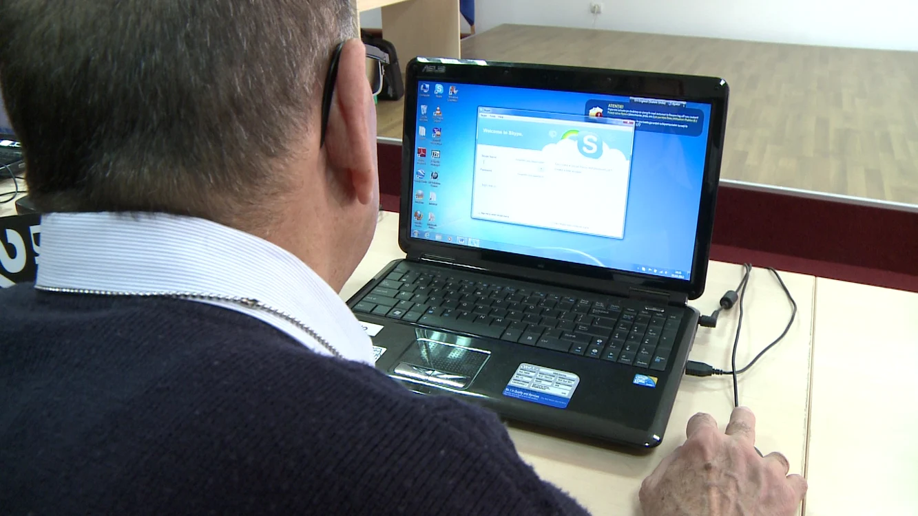 Oamenii îşi exprimă nemulţumirile pe reţelele de socializare. FOTO Arhivă