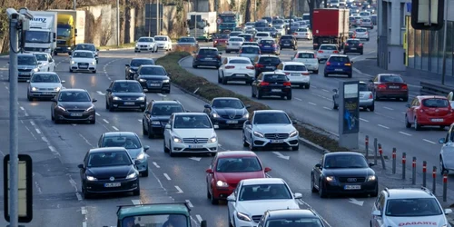 Masini circuland in Stuttgart FOTO EPA-EFE