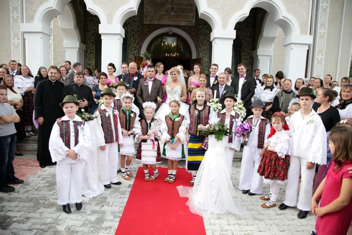 Cornelia şi Lupu Rednic au fost naşi la o nuntă cu 1.000 de invitaţi.