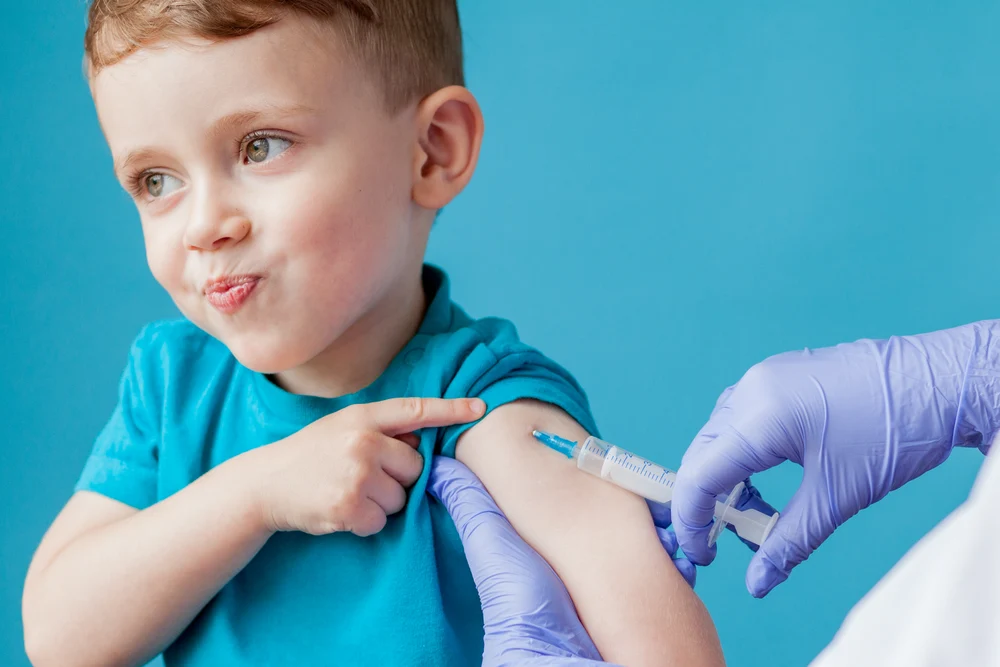 De ce ne temem mai mult de vaccin decât de gripă? Paradoxul care a dus la zeci de decese în România