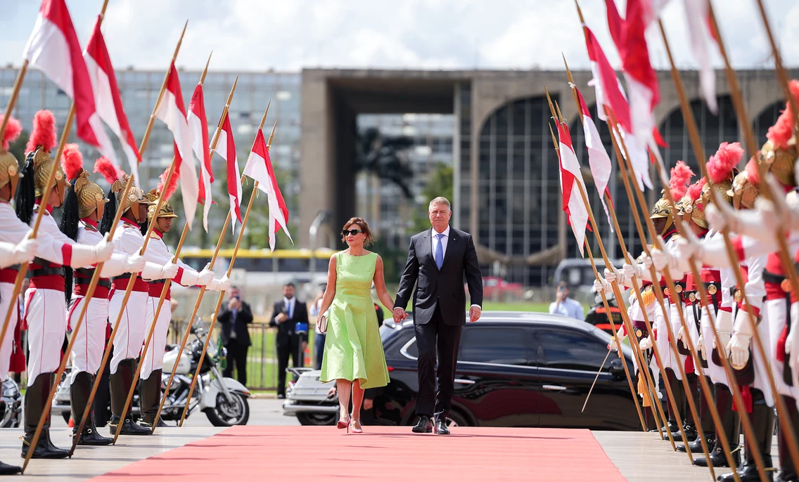 Carmen Iohannis a ales o rochie verde pentru vizita oficială în Brazilia