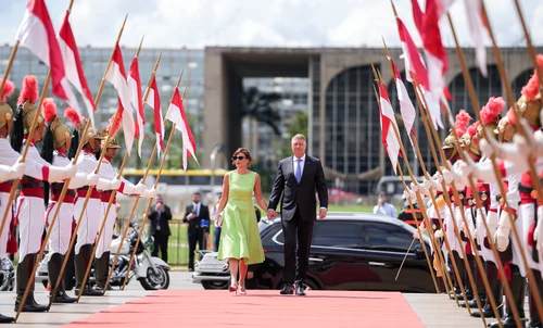 Carmen Iohannis a ales o rochie verde pentru vizita oficială în Brazilia