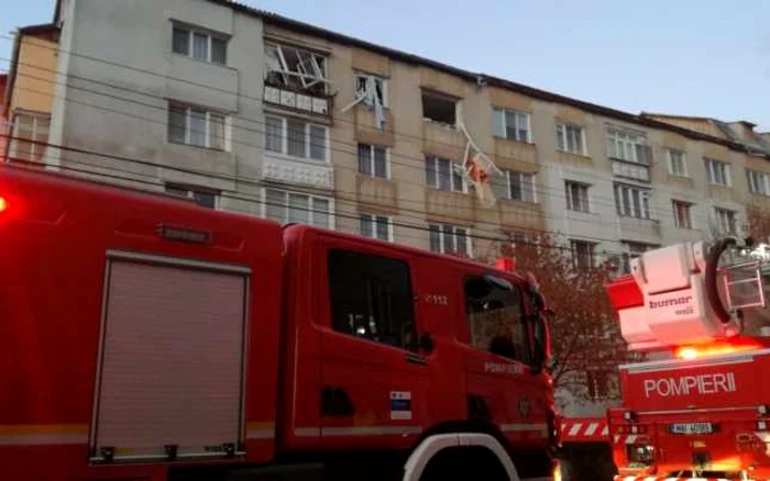 Apartamentul de la etajul 4 al blocului din Bistriţa a fost distrus în urma deflagraţiei FOTO Bianca Sara