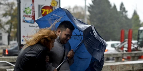 Meteo Vant in zona Aviatorilor din Bucuresti 1 octombrie 2013 FOTO Mediafax