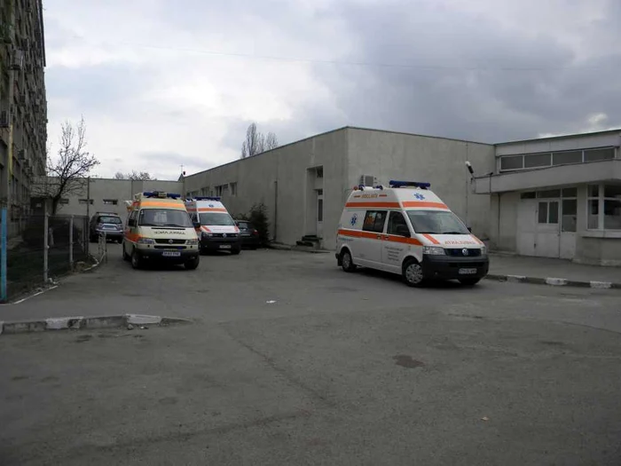 Răniții au fost aduși cu mai multe ambulanțe la Spitalul Județean din Ploiești