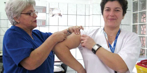 Medicii s-au imunizat împotriva gripei noi