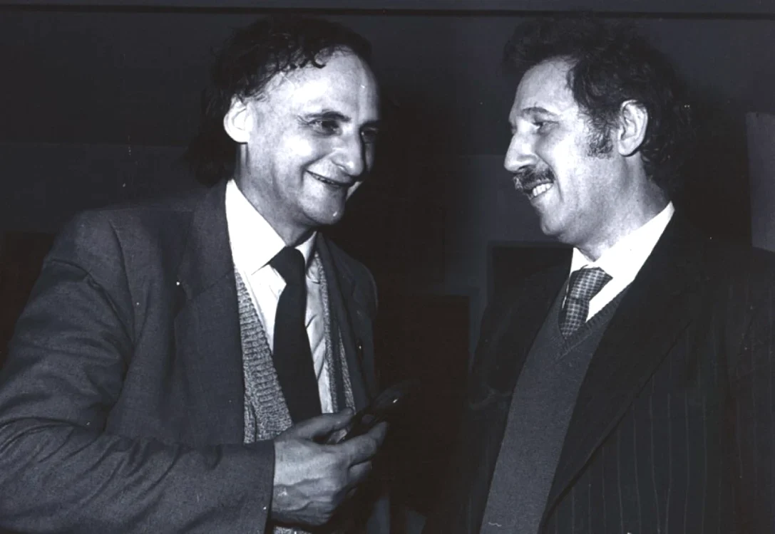 Marin Sorescu (dreapta), de vorbă cu Grigore Vieru Arhiva Muzeului Naţional al Literaturii