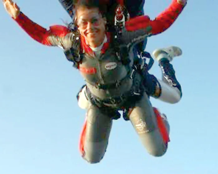 Sorana a fost însoţită de un instructor în timpul zborului (Fotografii: Twitter)