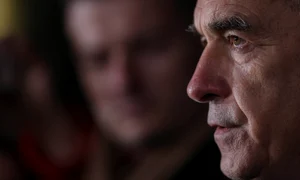 Candidatul independent Călin Georgescu face declarații de presă, în Izvorani, județul Ilfov. FOTO Inquam Photos / Octav Ganea