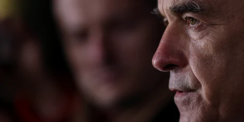 Candidatul independent Călin Georgescu face declarații de presă, în Izvorani, județul Ilfov. FOTO Inquam Photos / Octav Ganea