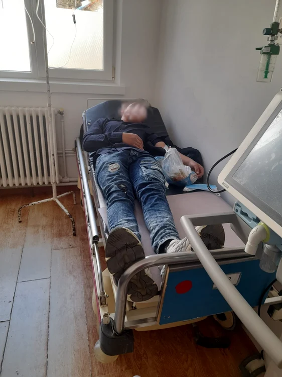 Liceanul a suferit mai multe leziuni, fiind transportat la spital. FOTO Facebook Tănase Andreea