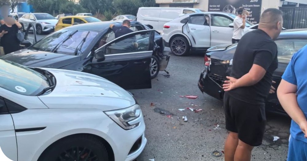 Unlicensed Teen Driver Causes 5-Car Crash in Bucharest, 3 Injured