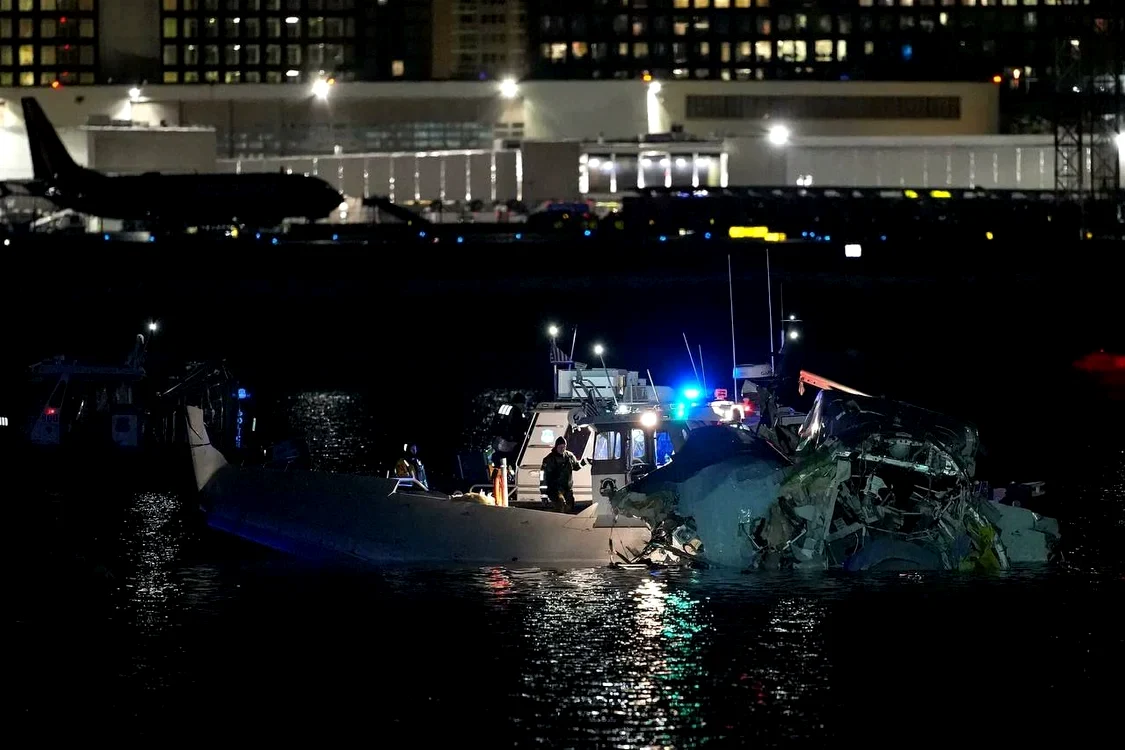 Anchetatorii investighează cauza tragediei aviatice. FOTO X