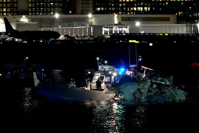 Anchetatorii investighează cauza tragediei aviatice. FOTO X