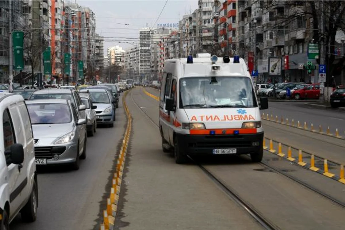 
    O fată de 9 ani s-a aruncat de la etajul patru al unui bloc din capitală şi a fost dusă de urgenţă la Spitalul "Marie Curie"Foto: Arhivă Click!  