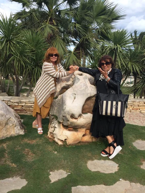 Cornelia Patrichi și prietena ei, Gabriela