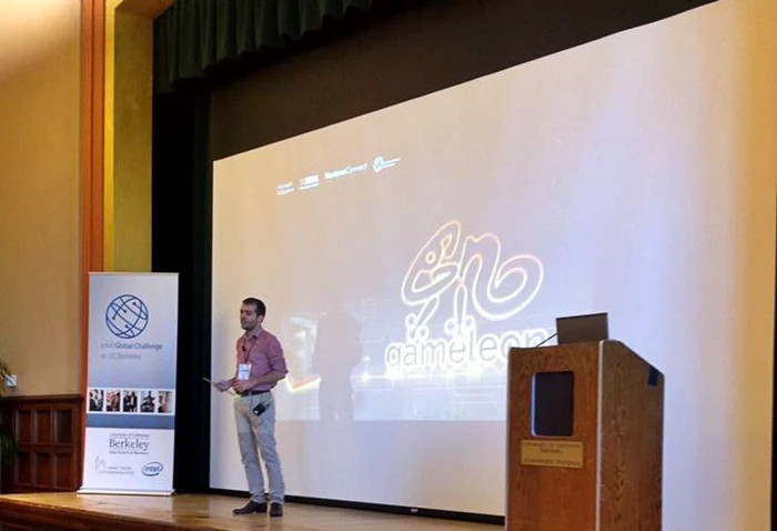 Victor Popescu pe scena Intel Global Challenge de la Universitatea Berkeley din California