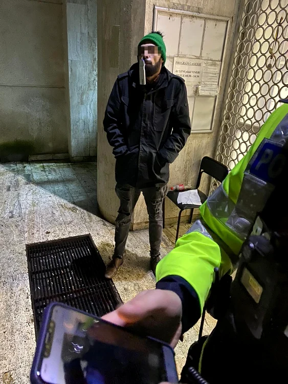 Acest șofer a fost testat pozitiv la substanțe psihotrope și a fost adus de polițist la INML