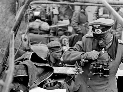 Comandantul Corpului XIX Motorizat german, generalul Heinz Guderian, în vehiculul său de comandă (© Getty Images)