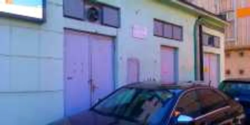 Maşina de lux parcată cu tupeu pe locul Prefecturii