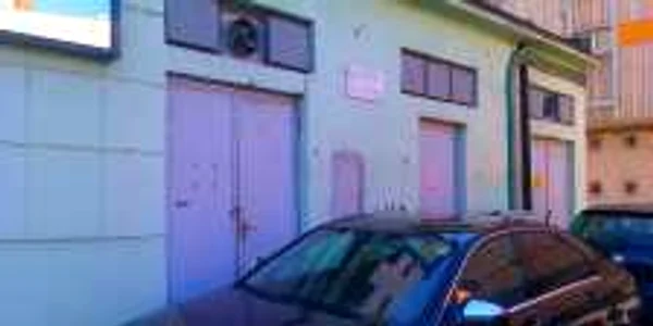 Maşina de lux parcată cu tupeu pe locul Prefecturii