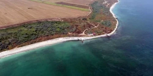 Singura plajă din România cu apă turcoaz şi nisip fin. Unde poţi merge pentru o evadare din cotidian