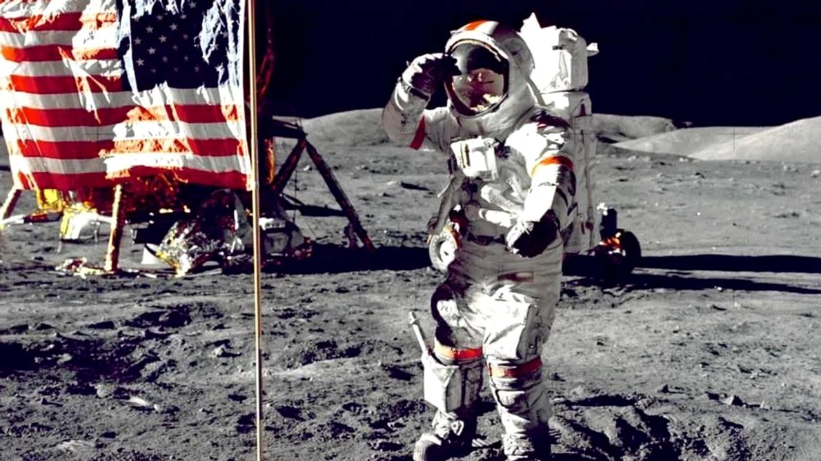 Apollo 17 ajunge pe Lună jpeg