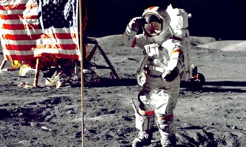 Apollo 17 ajunge pe Lună jpeg