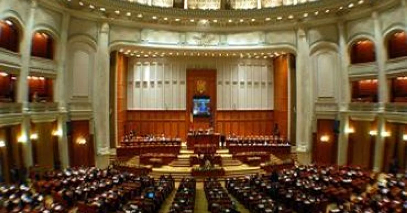 PNL şi UDMR au depus moţiunea de cenzură ''11 împotriva României''