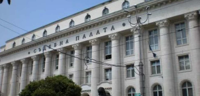 Interlopul Beretata se afla în faţa Tribunalului de Justiţie din Sofia în momentul ăn care atacatorul a tras mai multe gloanţe asupra lui.