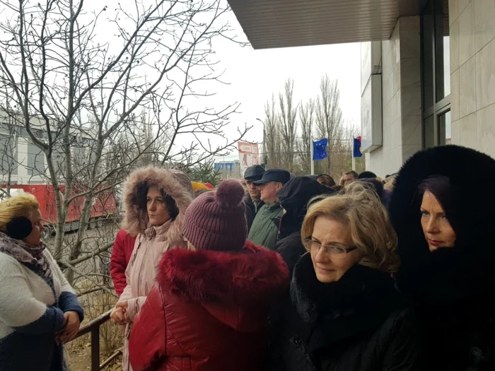 Vameşii  gălăţeni au protestat în faţa sediului instituţiei Foto: GSDG